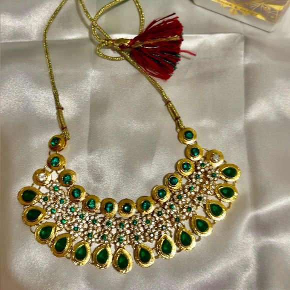 Indian Jewelry - Luxurious Emerald and Gold Necklace